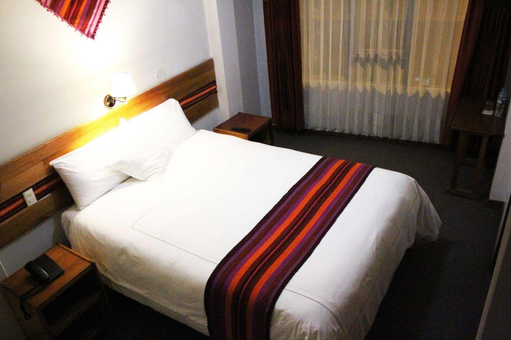 Cantuta Inn Puno Bagian luar foto